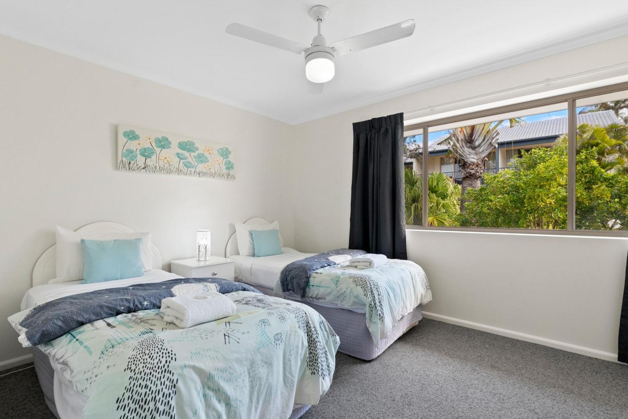 Beach Breakers Resort Sunrise Beach Eksteriør billede