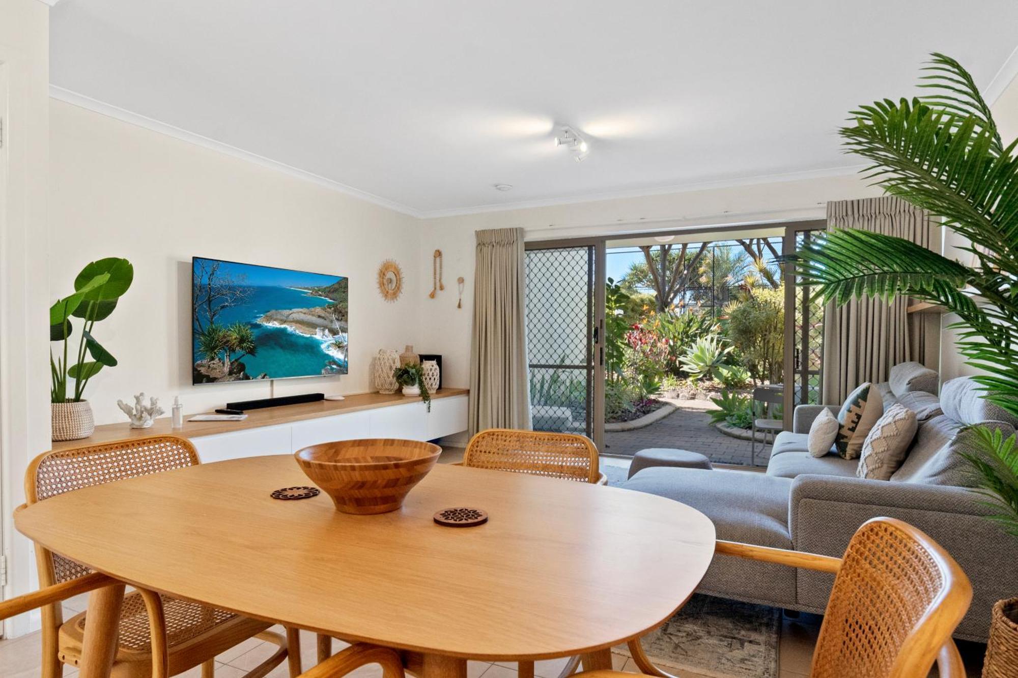 Beach Breakers Resort Sunrise Beach Eksteriør billede