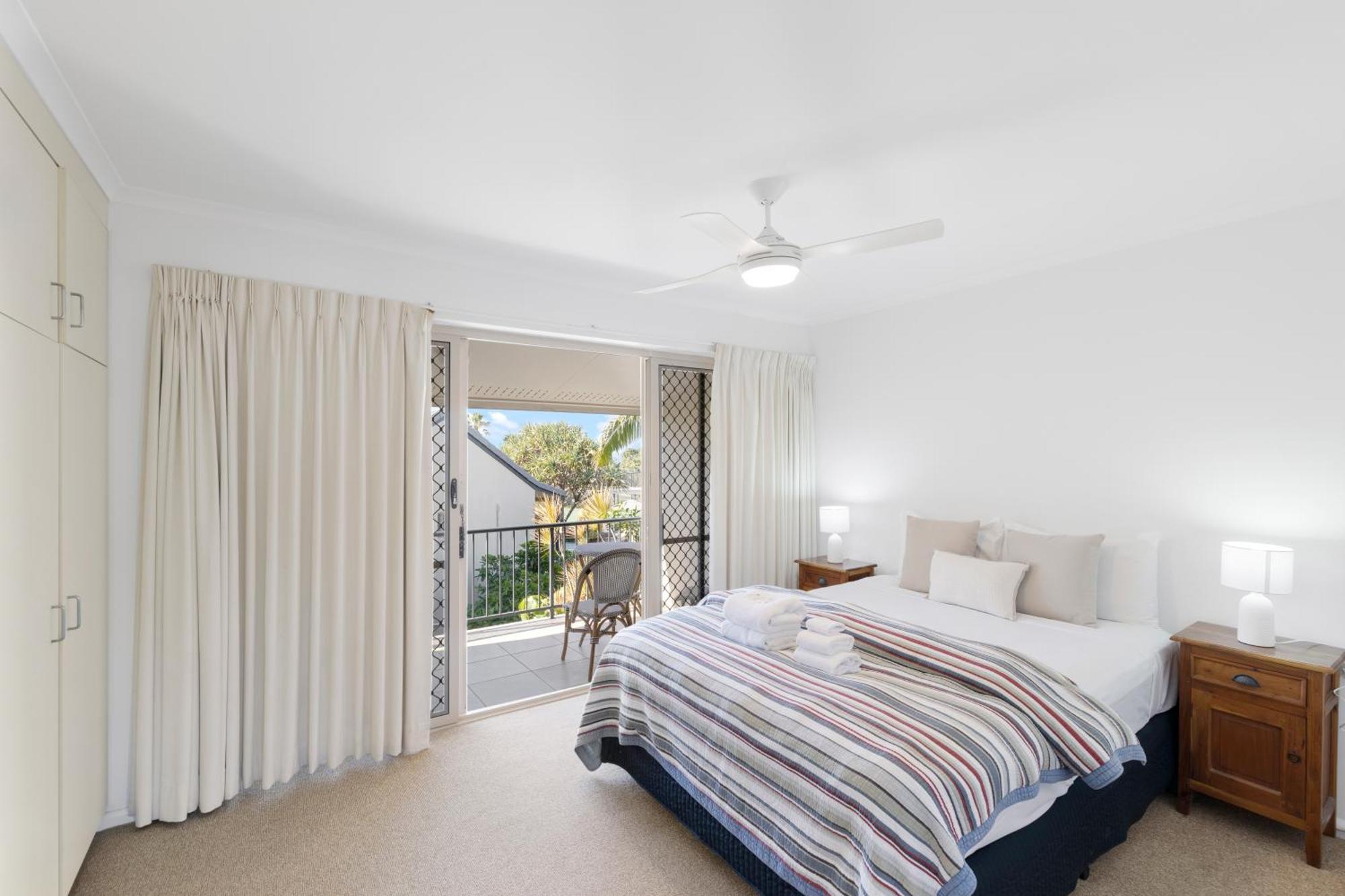 Beach Breakers Resort Sunrise Beach Eksteriør billede