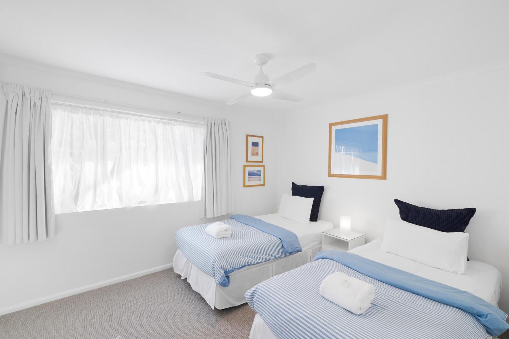 Beach Breakers Resort Sunrise Beach Eksteriør billede