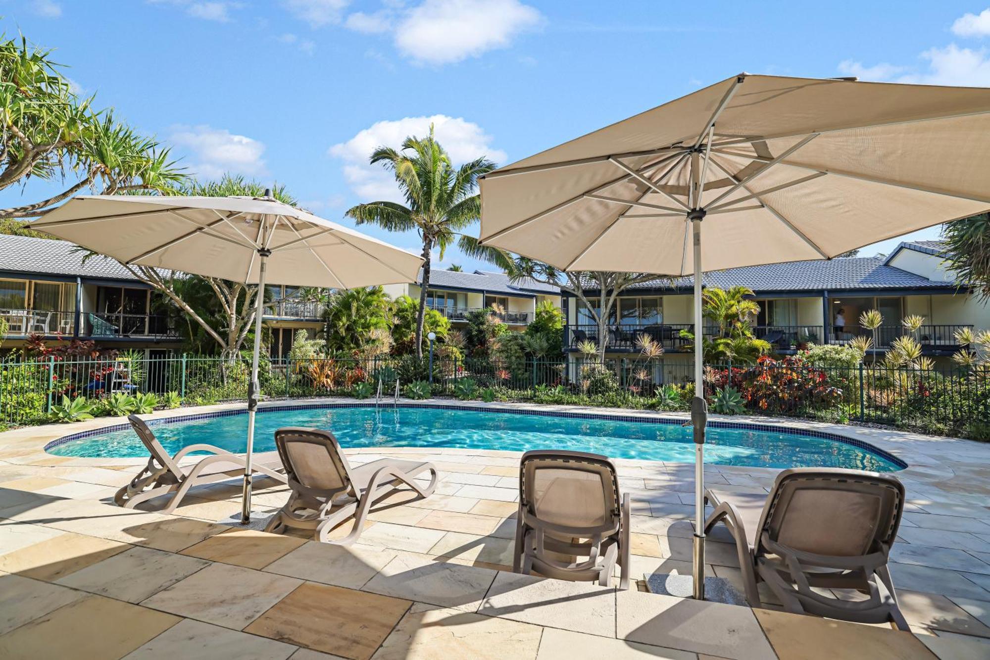 Beach Breakers Resort Sunrise Beach Eksteriør billede