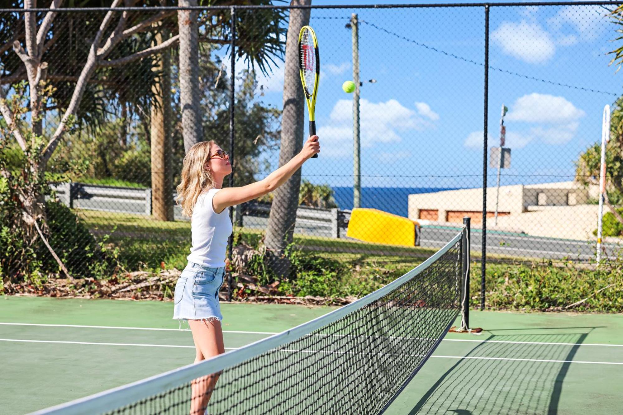 Beach Breakers Resort Sunrise Beach Eksteriør billede